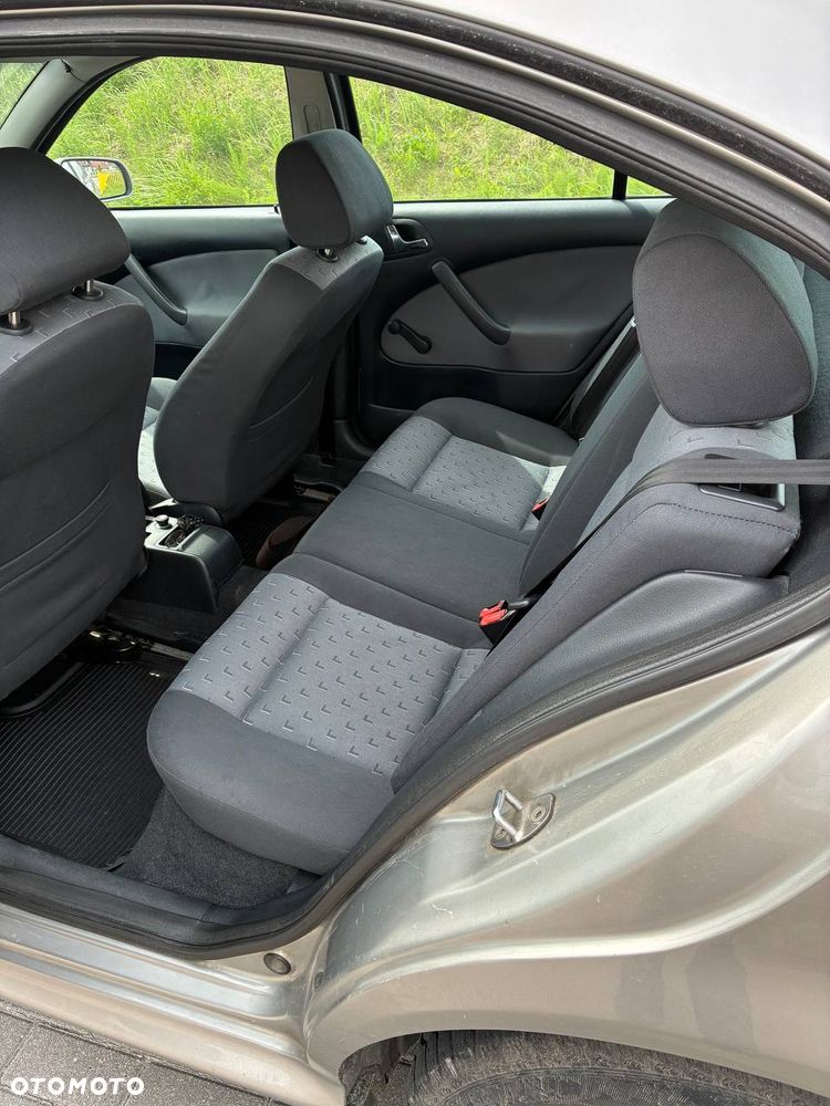 Skoda Octavia 1.6 Tour - 8