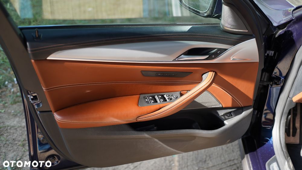 BMW Seria 5 540d xDrive Touring M Sport Edition - 18