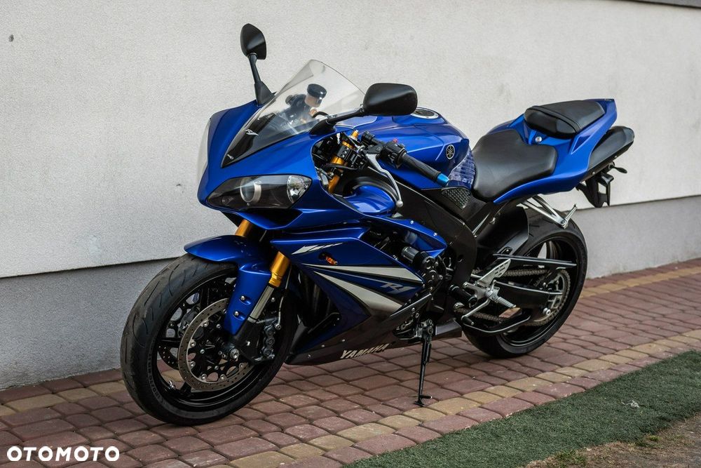 Yamaha R1 - 6