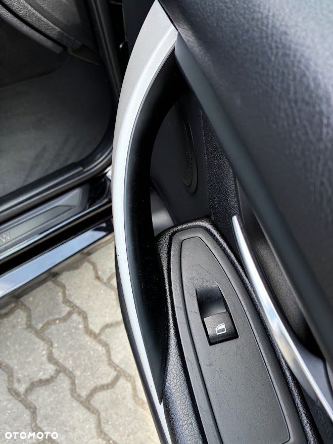 BMW Seria 3 320i - 9