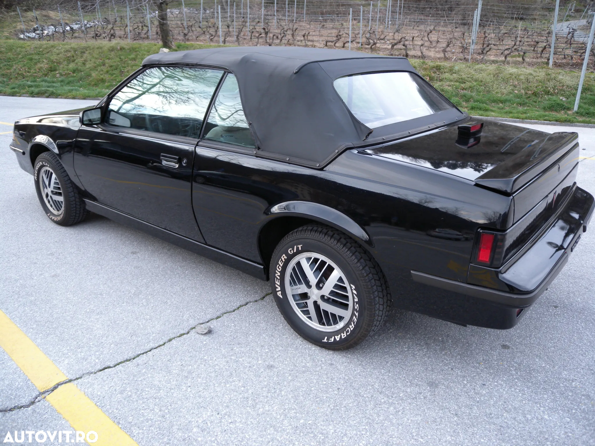 Pontiac Sunbird - 33