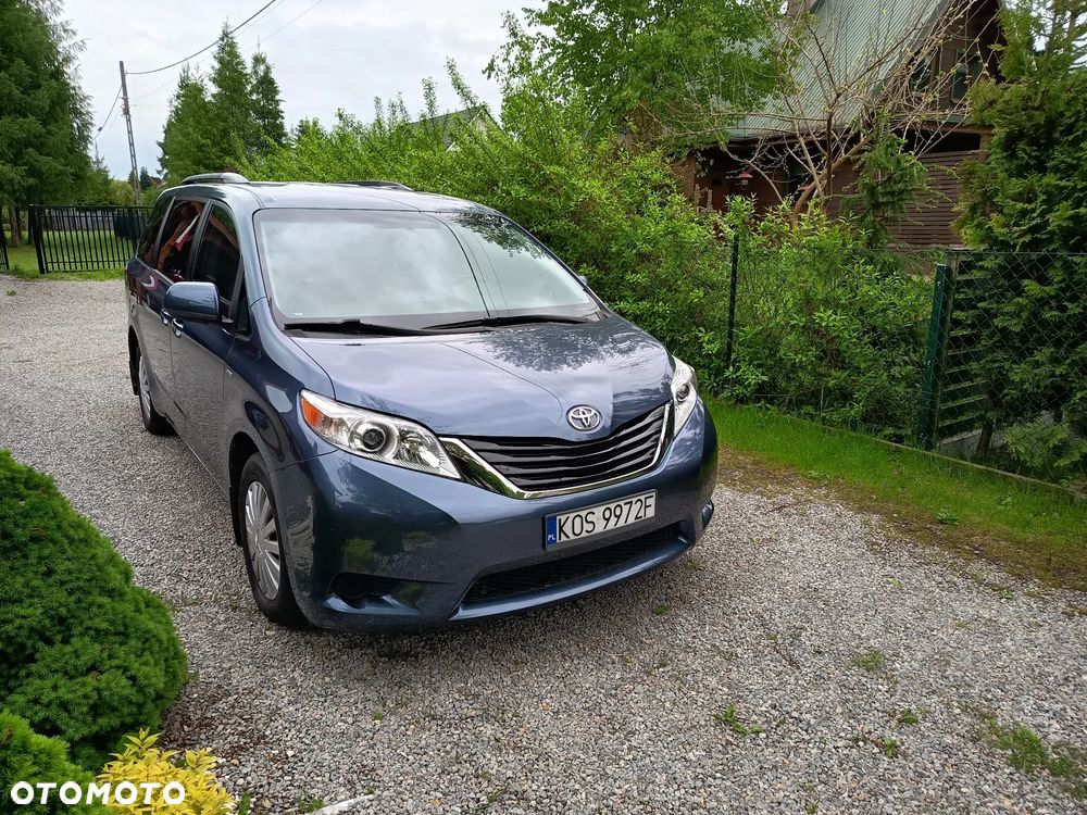 Toyota Sienna - 2