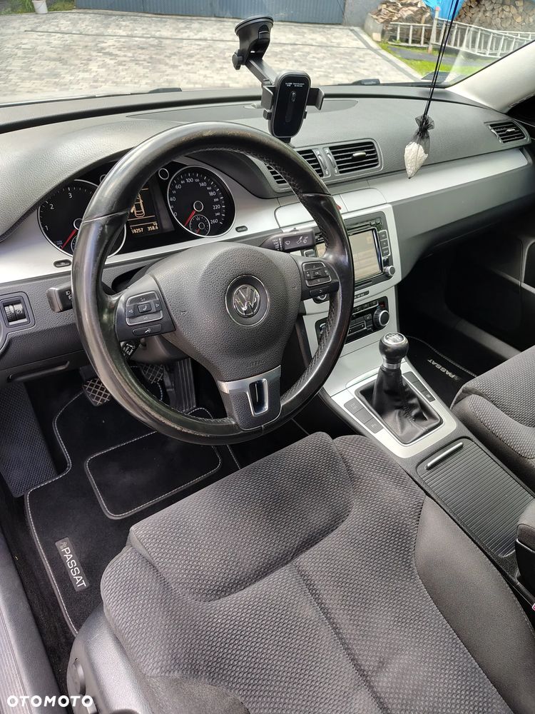 Volkswagen Passat 2.0 TDI DPF Comfortline - 19