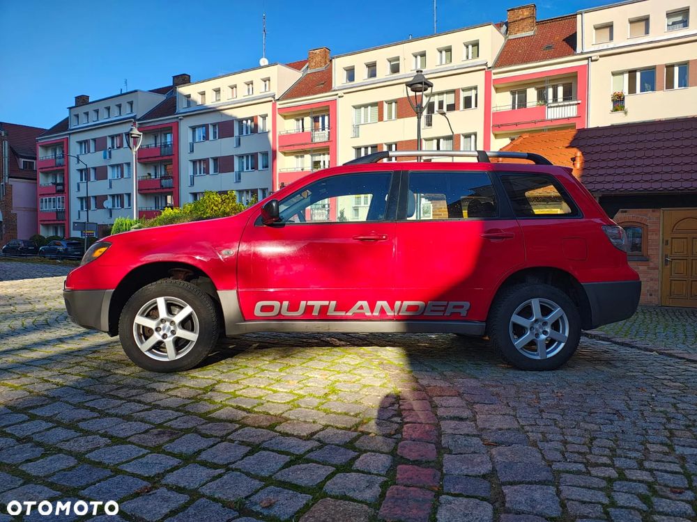 Mitsubishi Outlander 2.0 4WD Intense - 29