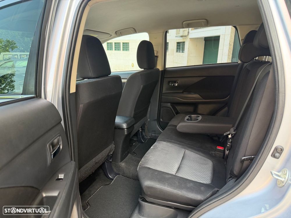 Mitsubishi Outlander 2.2 DI-D Intense - 22