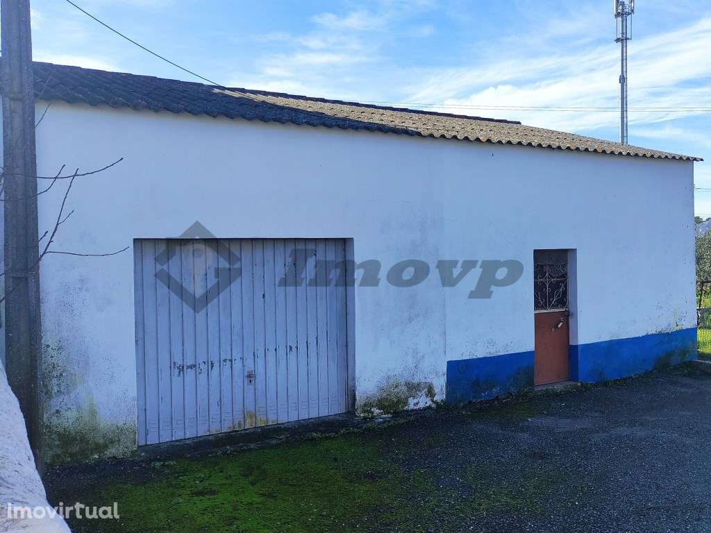 Casão com Pátio localizado na localidade da Dogueno, Concelho de Al... - Grande imagem: 3/10