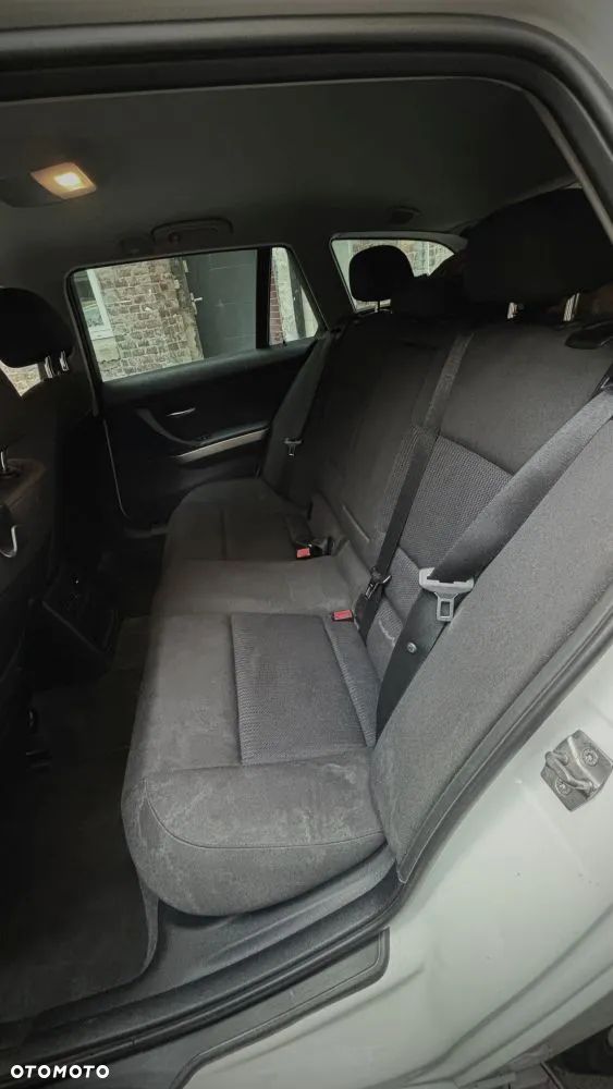 BMW Seria 3 318d Touring - 14