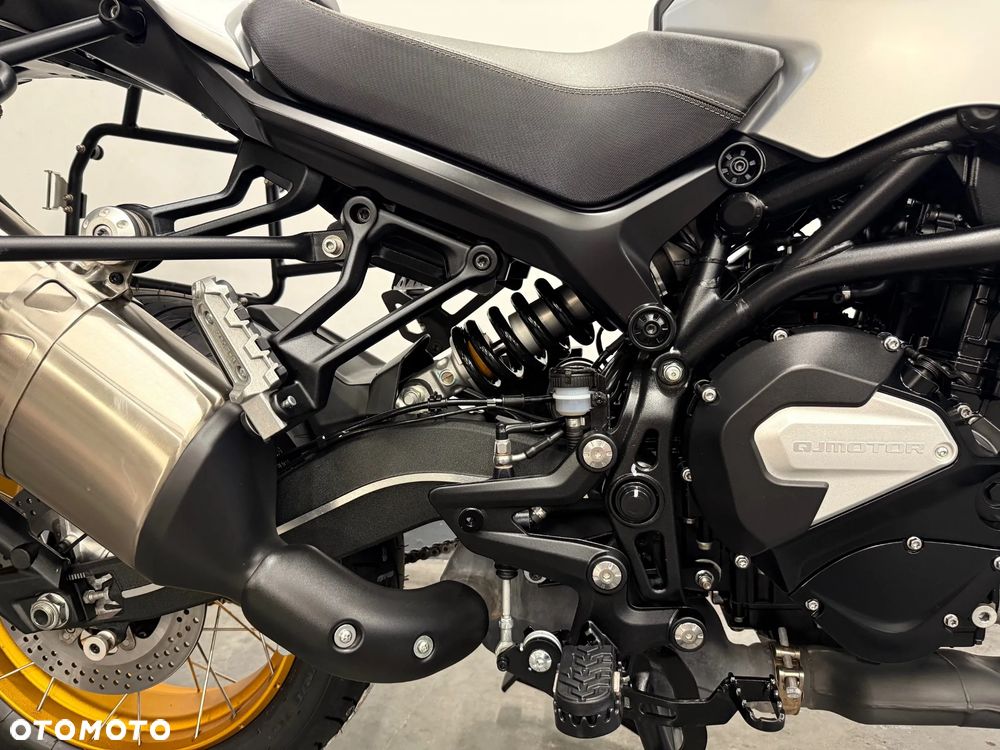 QJMOTOR SRT 800SX - 36