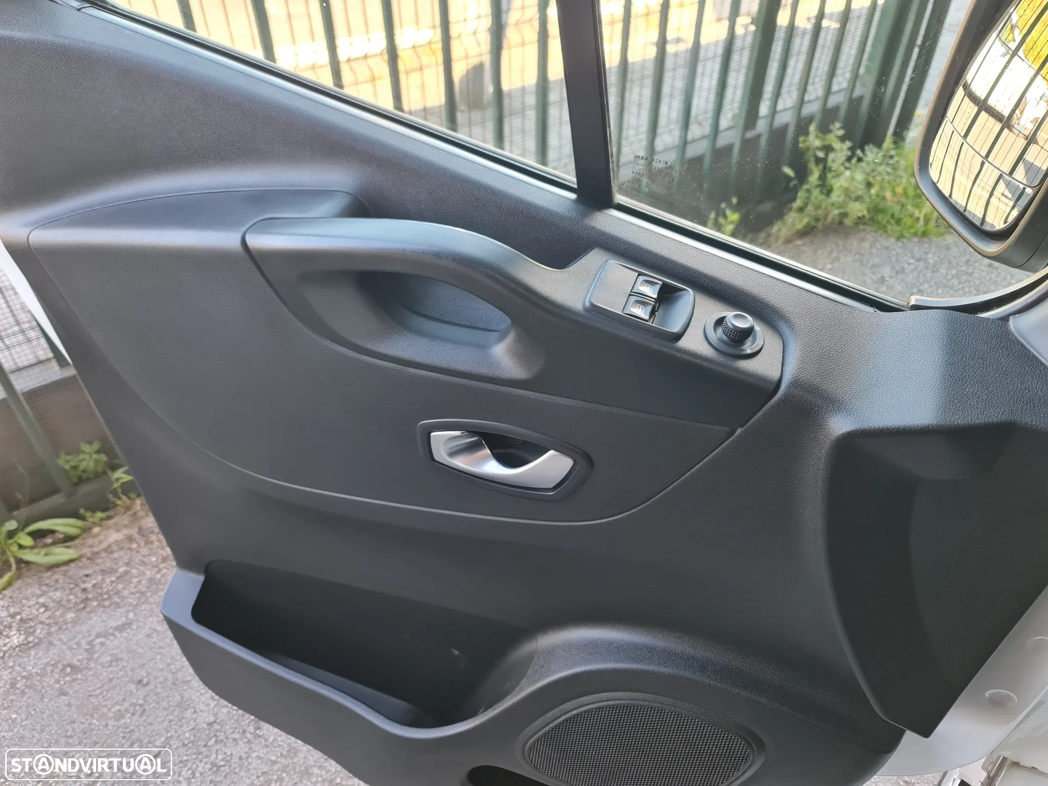Renault TRAFIC 2.0 Dci 120CV * Câmera/ GPS/ AC/ IVA DEDUTÍVEL * - 19