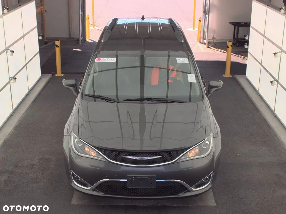 Chrysler Pacifica - 3