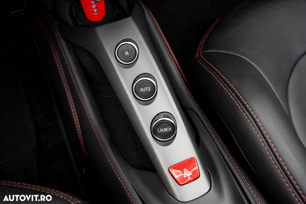 Ferrari 488 Spider - 36