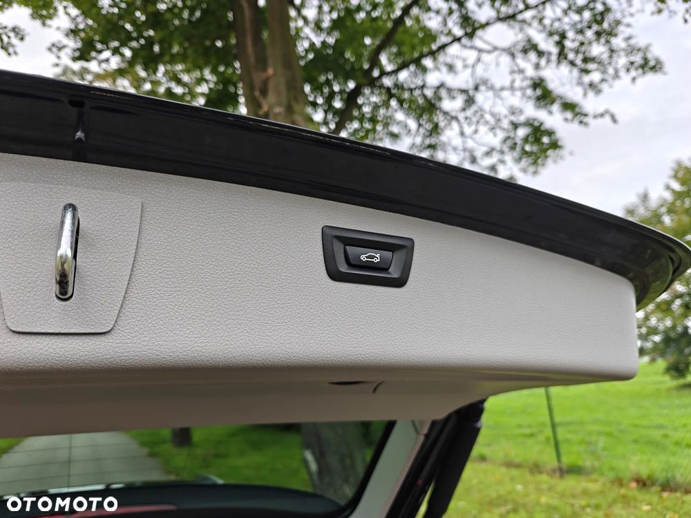 BMW Seria 3 318d Edition M Sport Shadow - 29