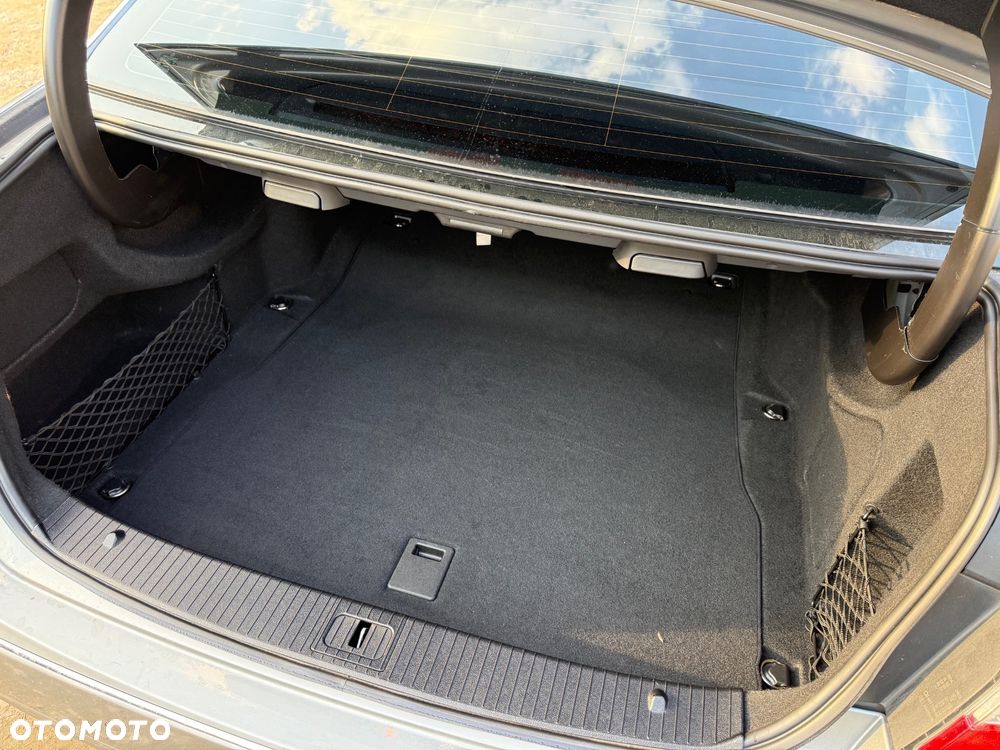 Mercedes-Benz Klasa E 200 CGI BlueEffICIENCY Avantgarde - 17
