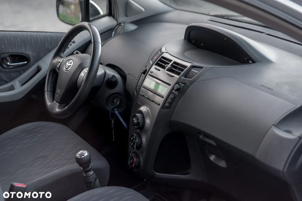 Toyota Yaris - 15