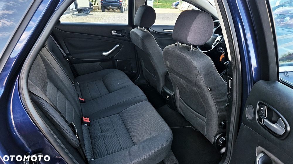 Ford Mondeo - 34