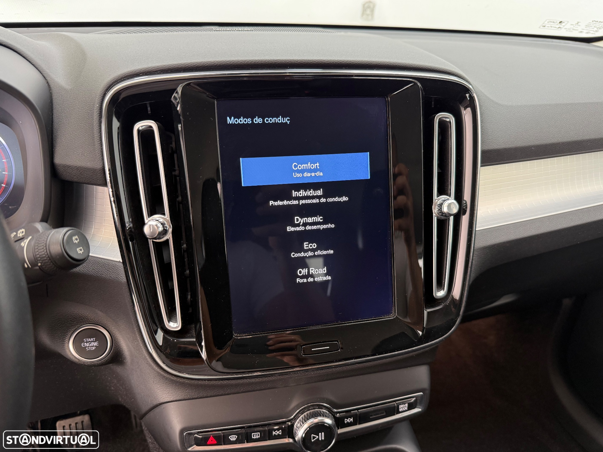 Volvo XC 40 1.5 T3 Momentum Tech Edition - 12