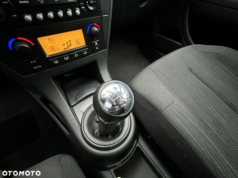 Citroën C4 1.4 16V Style - 13