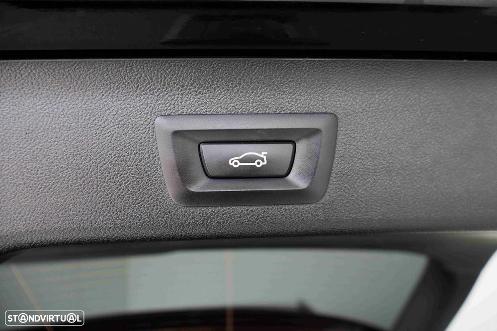 BMW 520 d Pack Desportivo M Auto - 37