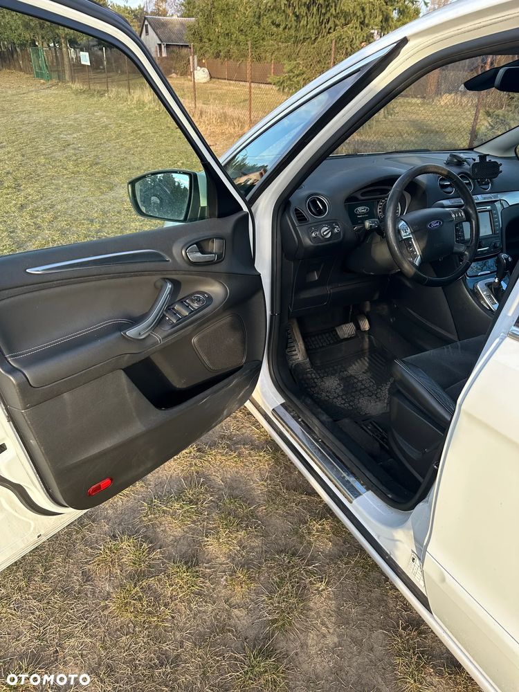 Ford S-Max - 11