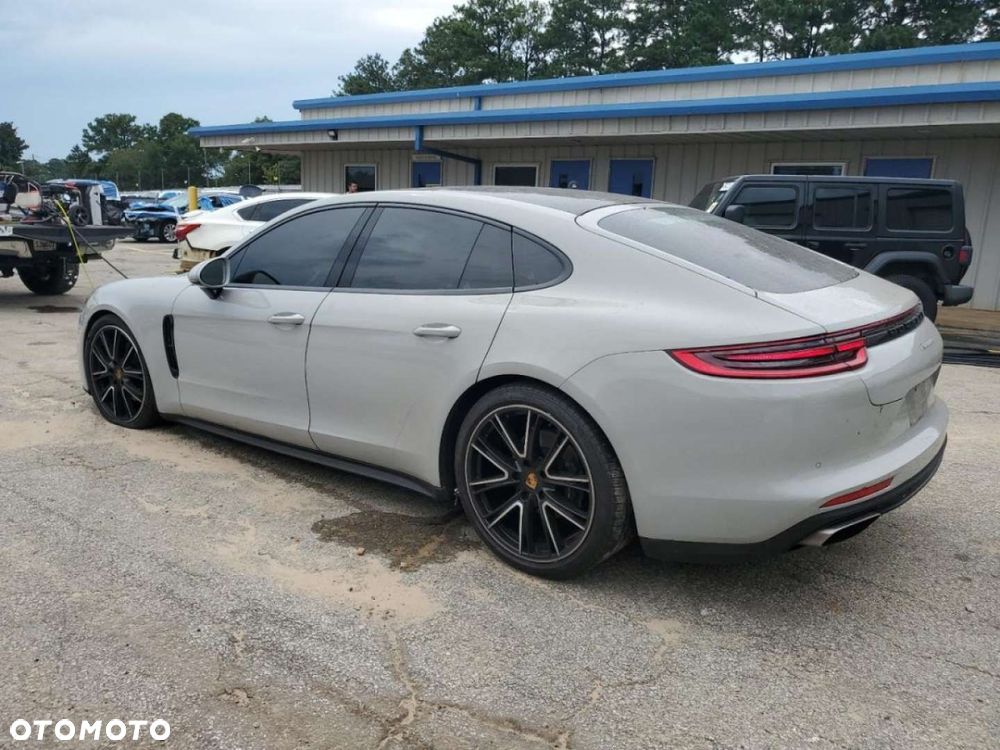 Porsche Panamera - 3