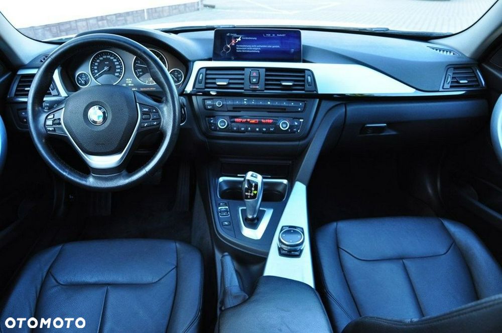 BMW Seria 3 330d xDrive Blue Performance Luxury Line - 31