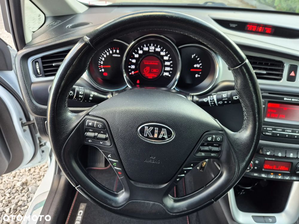 Kia Ceed 1.6 GDI Fifa World Cup Edition - 25