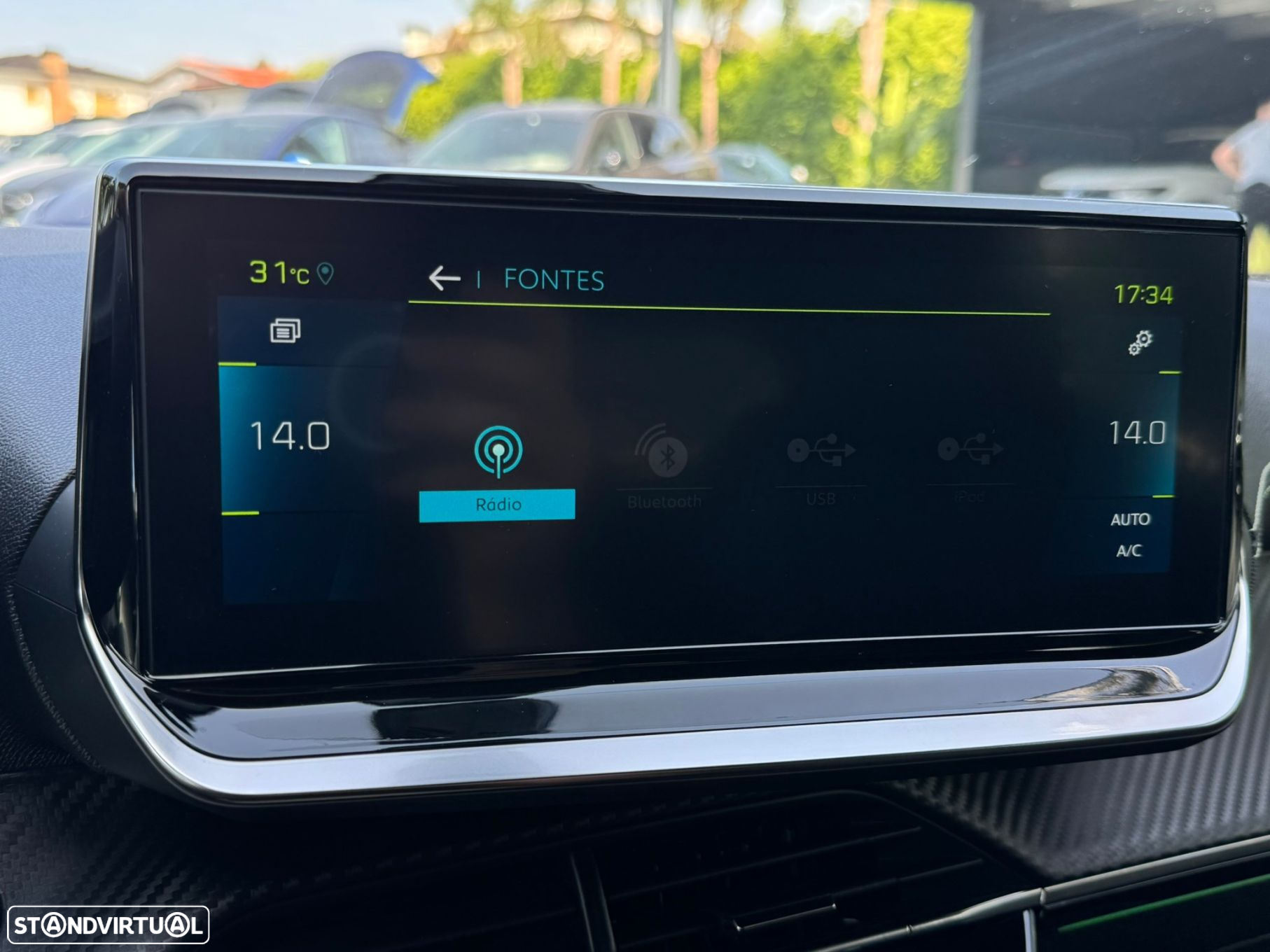 Peugeot e-2008 50 kWh GT - 43