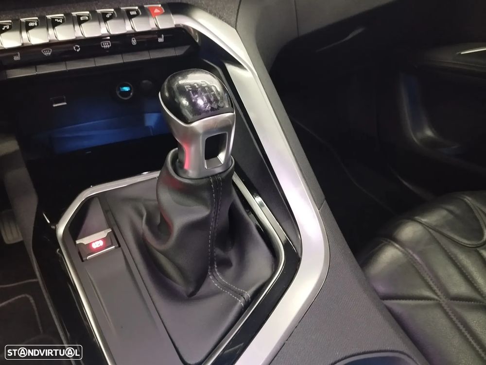 Peugeot 5008 1.2 PureTech Allure - 32