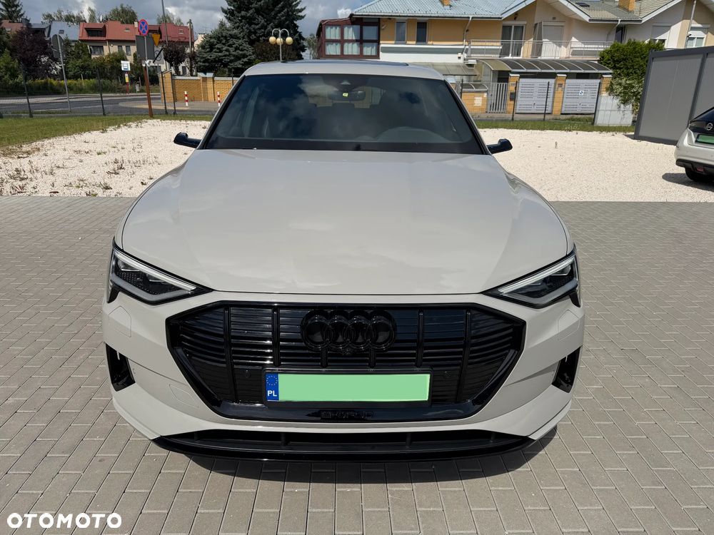 Audi e-tron - 11