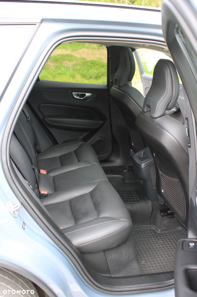 Volvo XC 60 B5 B AWD Plus Black Edition - 7