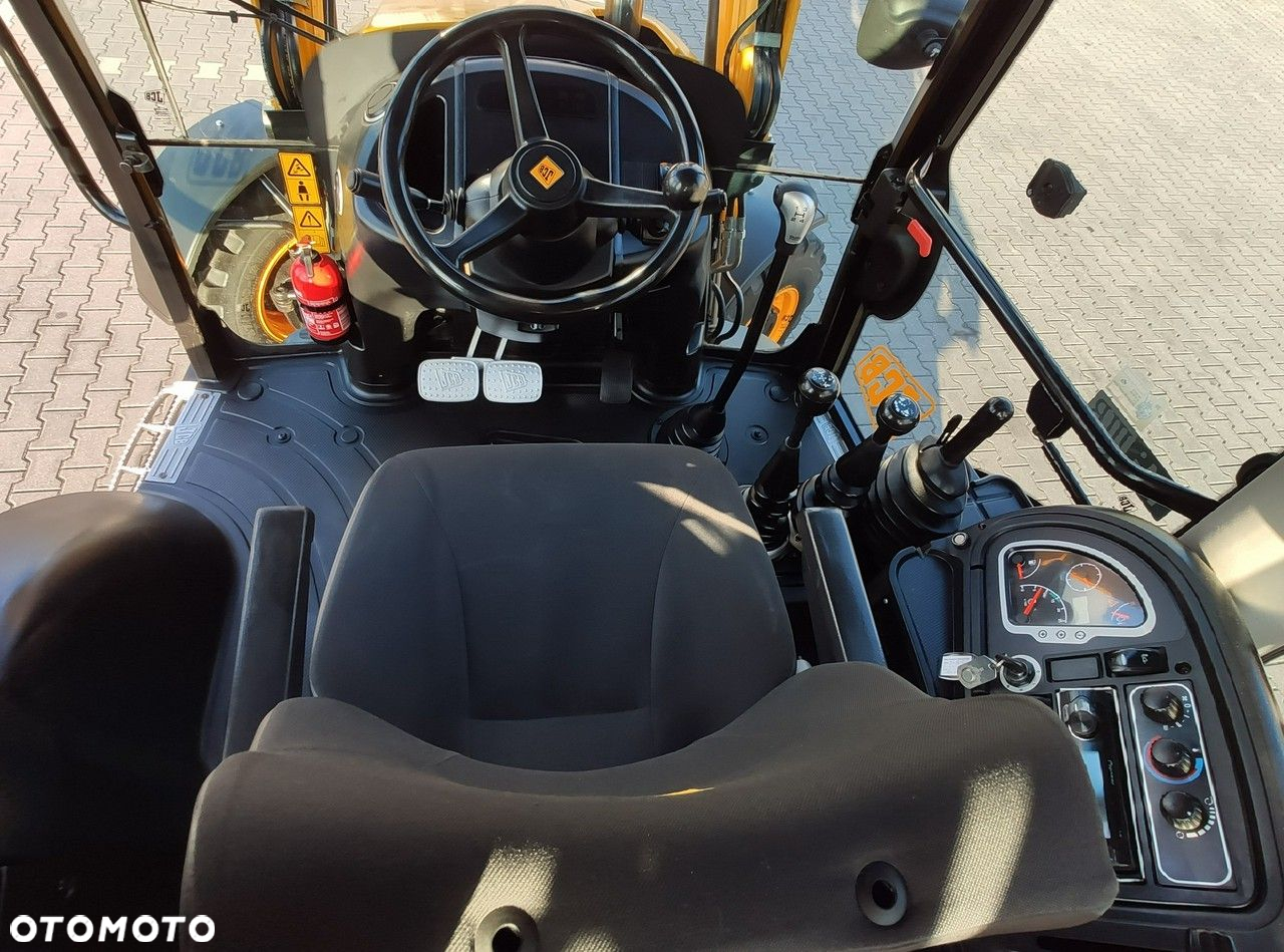 JCB 3CX - 16