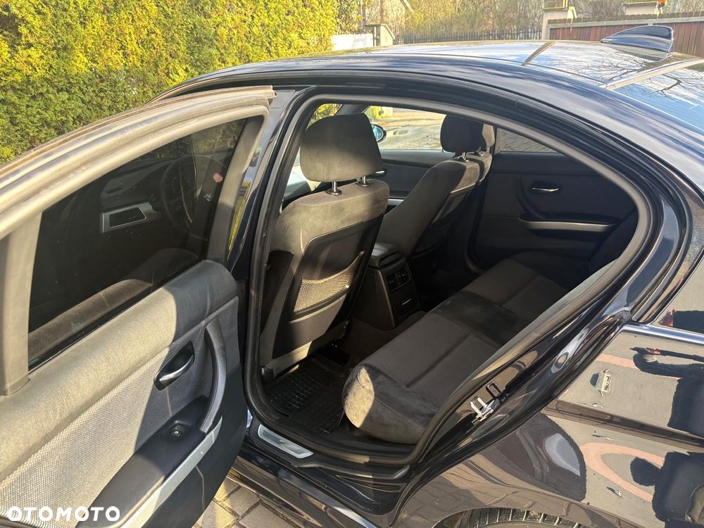 BMW Seria 3 320i Edition Sport - 30