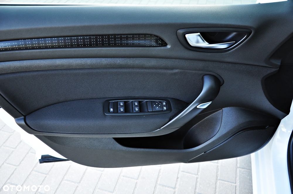 Renault Megane ENERGY TCe 100 EXPERIENCE - 28