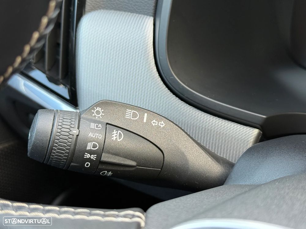 Volvo V90 2.0 B4 R-Design Geartronic - 28