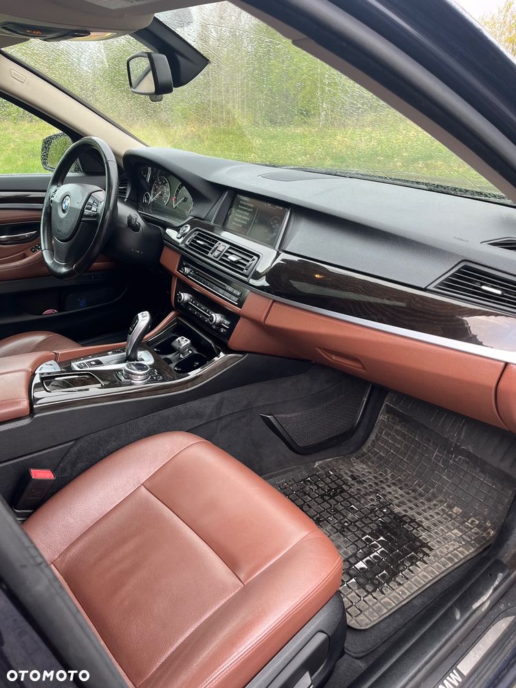 BMW Seria 5 528i xDrive - 9