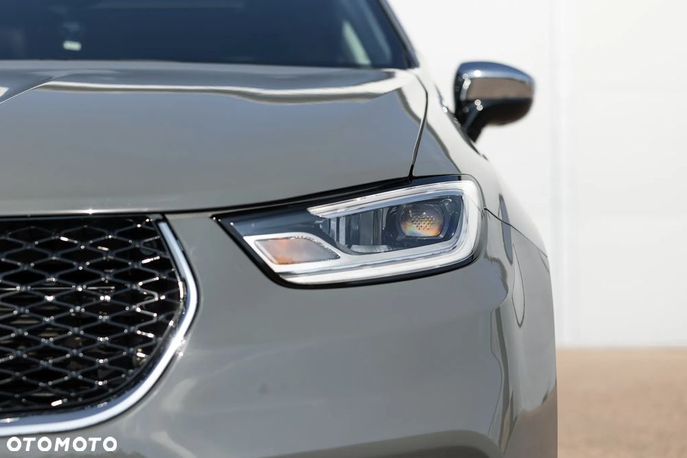 Chrysler Pacifica - 8