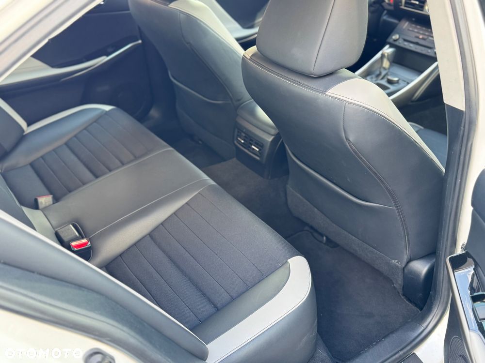 Lexus IS 200t / 300 Black - 12