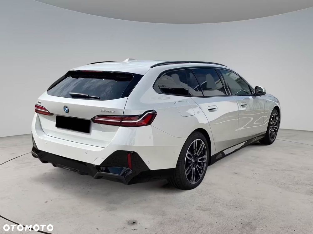 BMW Seria 5 520d xDrive Touring - 3
