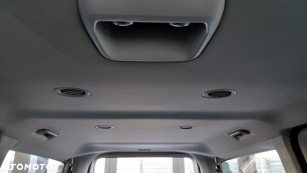 Ford Tourneo Custom - 32