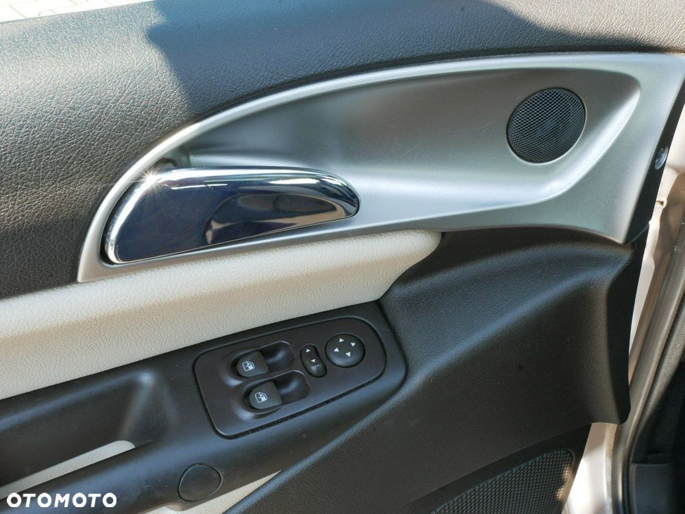 Lancia Ypsilon Y 1.4 16v Automatik Platino - 21