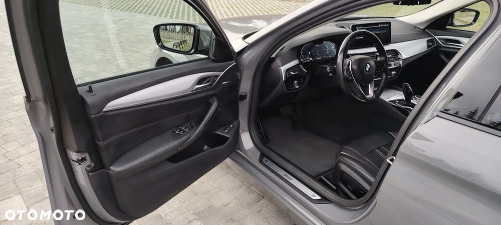 BMW Seria 5 530e Luxury Line sport - 11