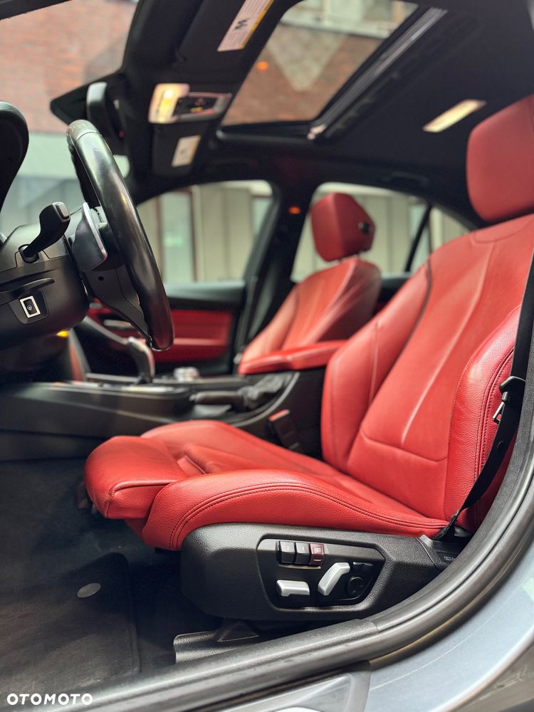 BMW Seria 3 328i Sport Line - 31