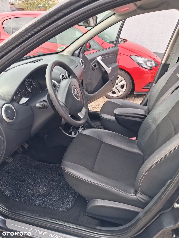 Dacia Sandero 1.6 16V Hi-Flex - 10