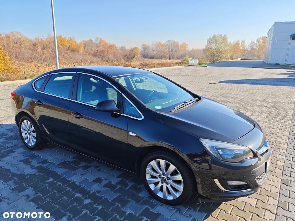 Opel Astra IV 1.4 T Active - 1