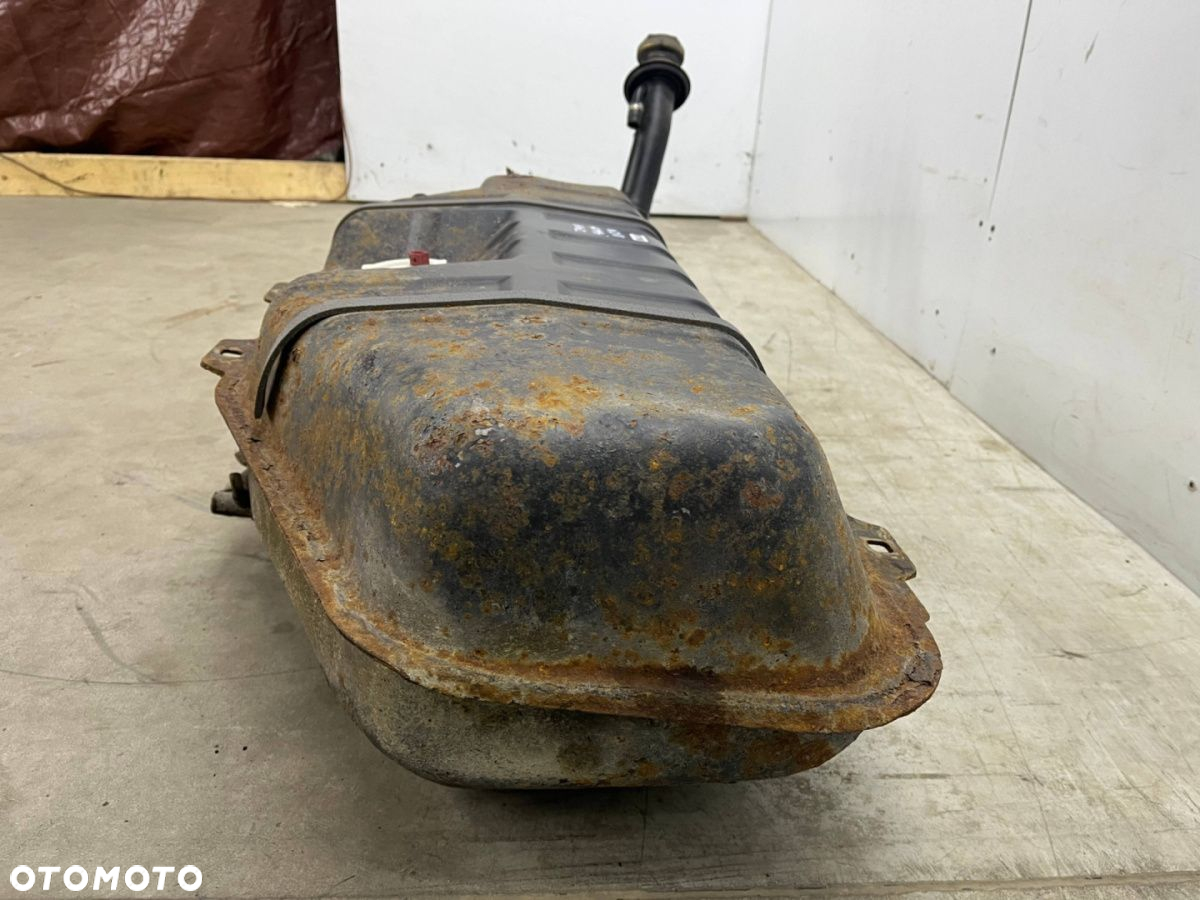 Zbiornik paliwa Mercedes w210 KOMBI 95-02r. 3.2 v6 BENZYNA bak metalowy - 7