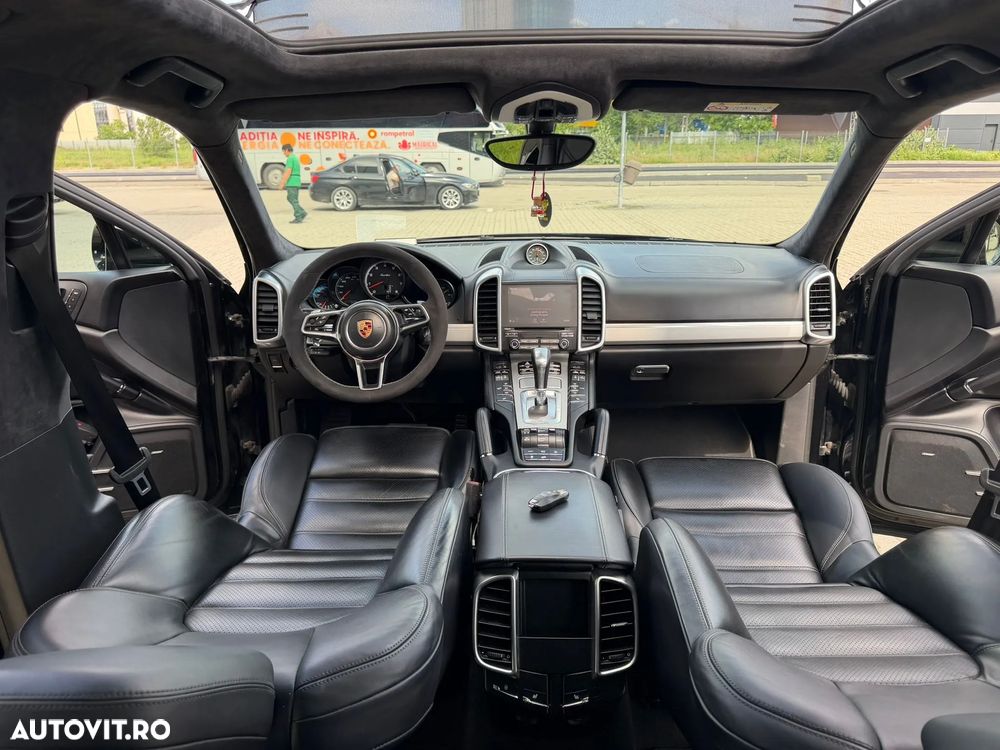 Porsche Cayenne 4.8 L Turbo - 18