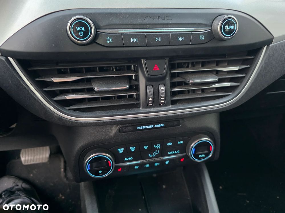 Ford Focus 1.0 EcoBoost Hybrid ACTIVE - 23