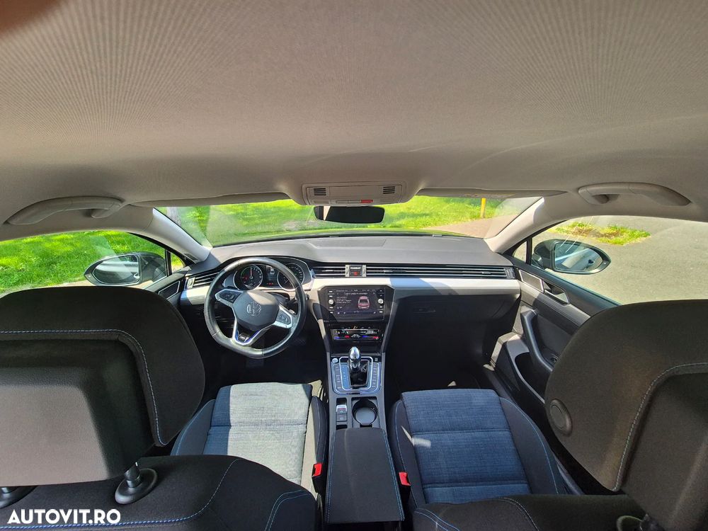 Volkswagen Passat - 11