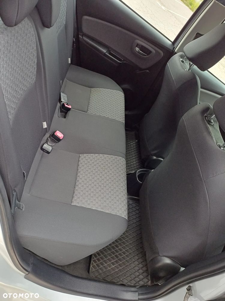 Toyota Yaris 1.0 Active EU6 - 13
