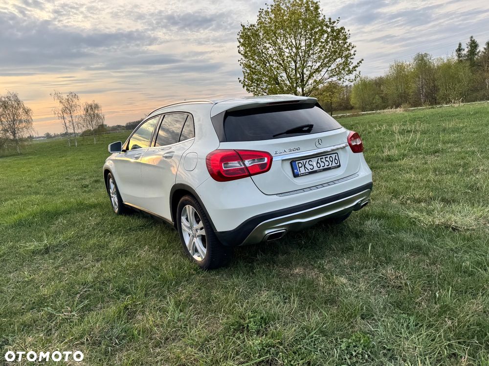 Mercedes-Benz GLA 200 7G-DCT SCORE - 12